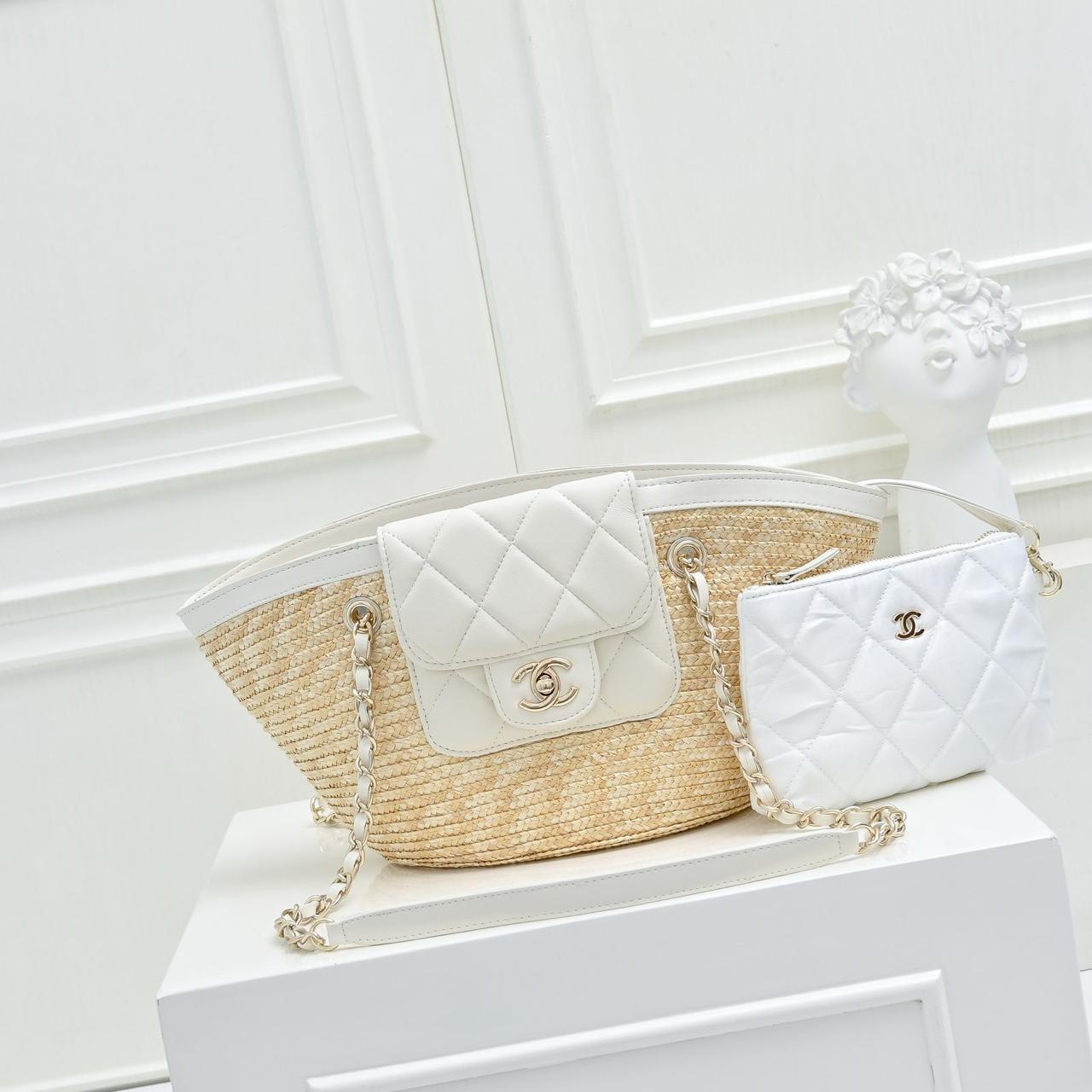 Chanel bag tote