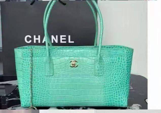 Chanel bag tote