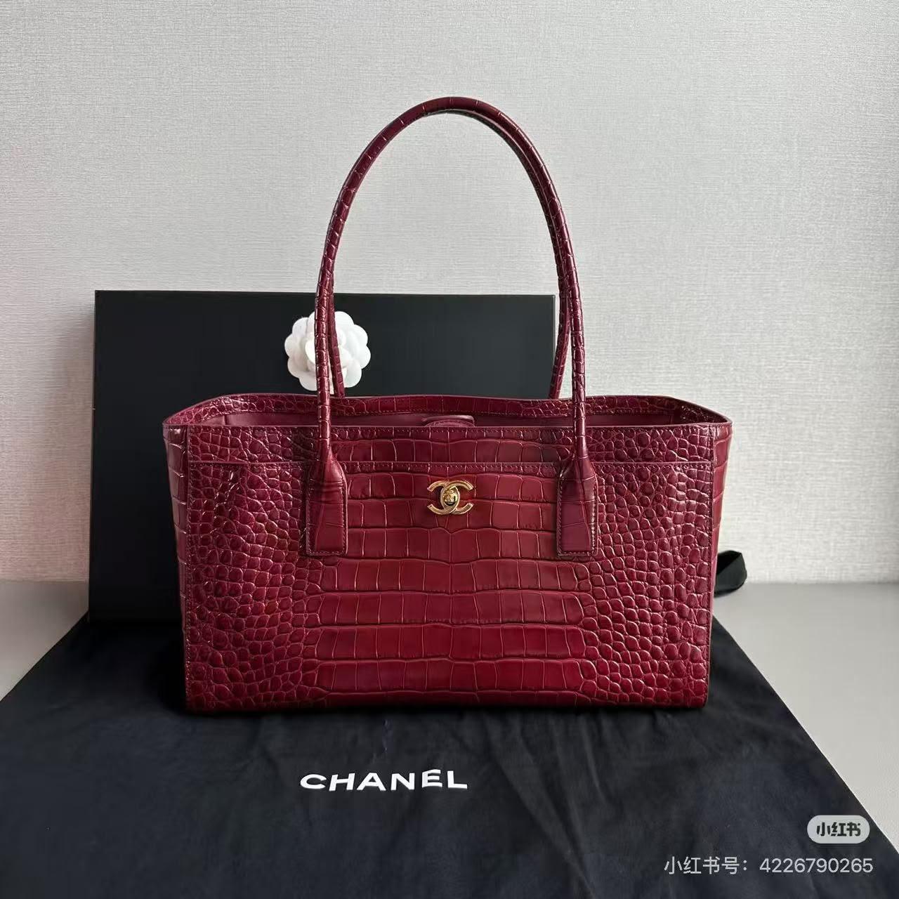 Chanel bag tote