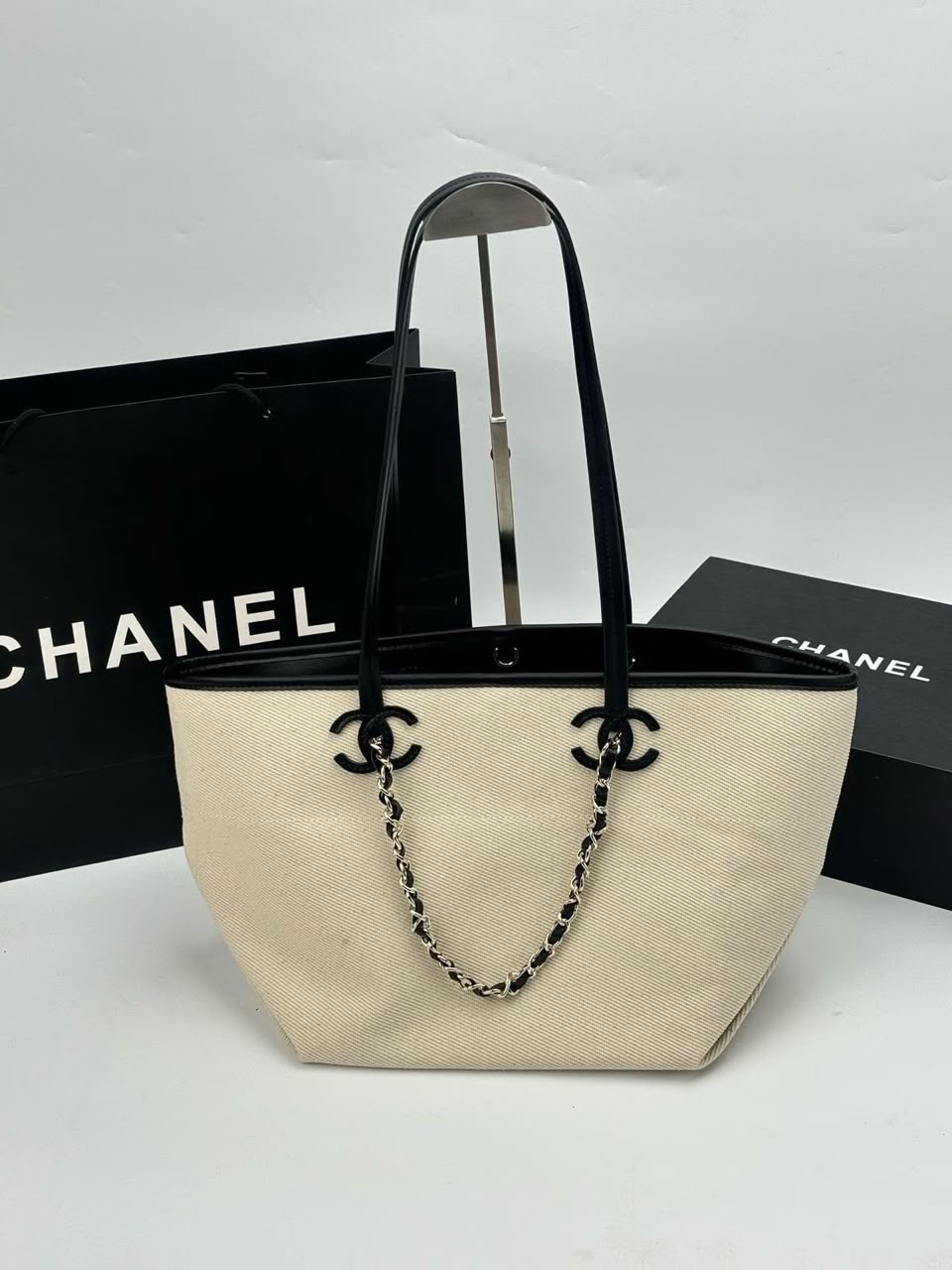 Chanel bag tote