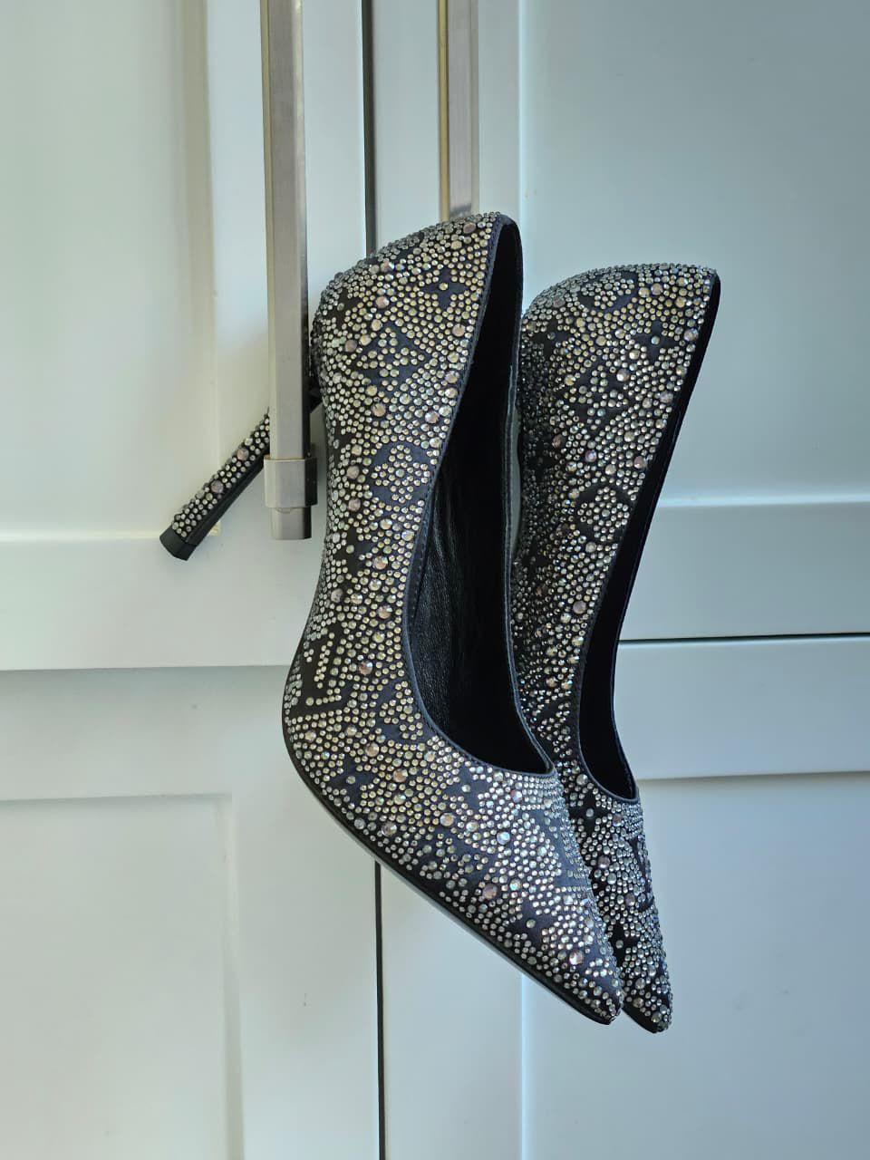 Lv heels