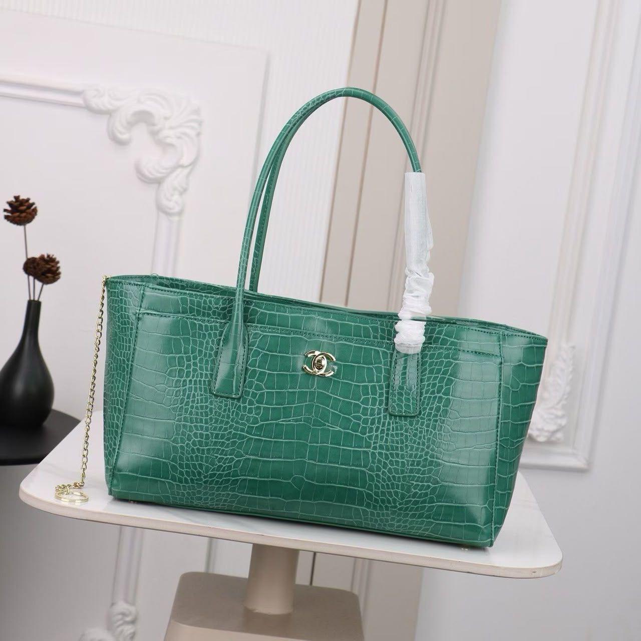 Chanel bag tote