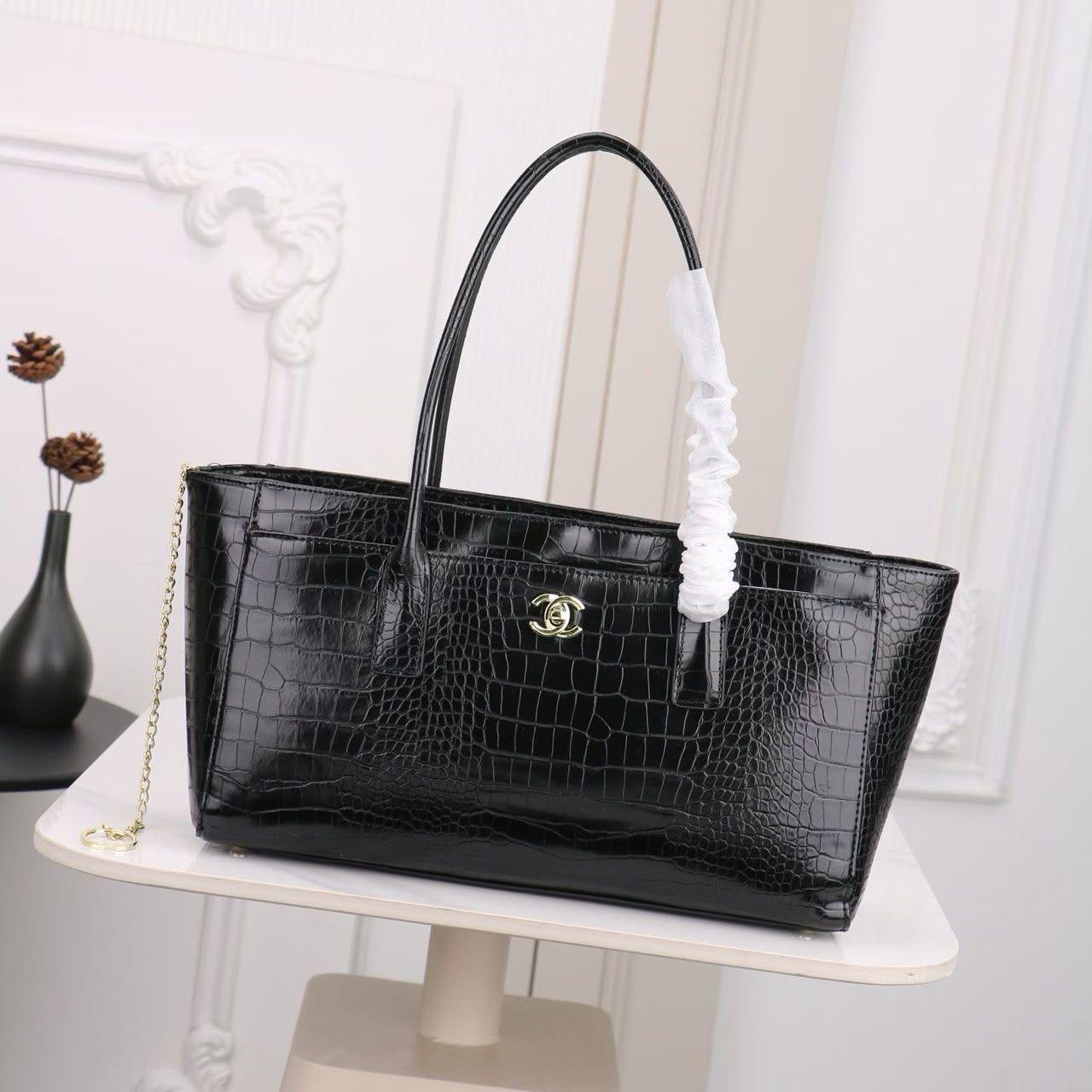 Chanel bag tote