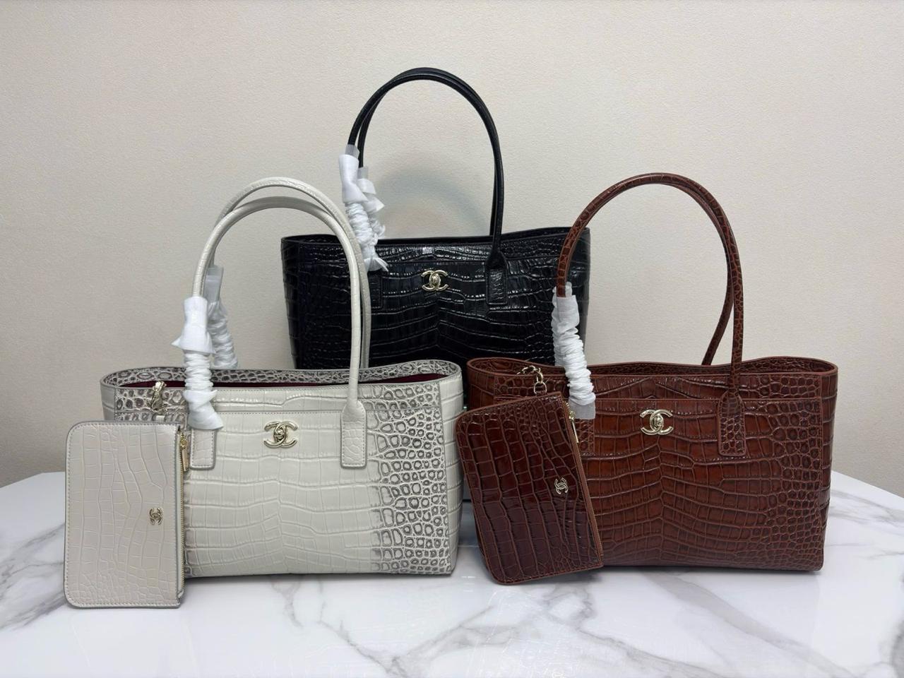 Chanel bag tote with pouch