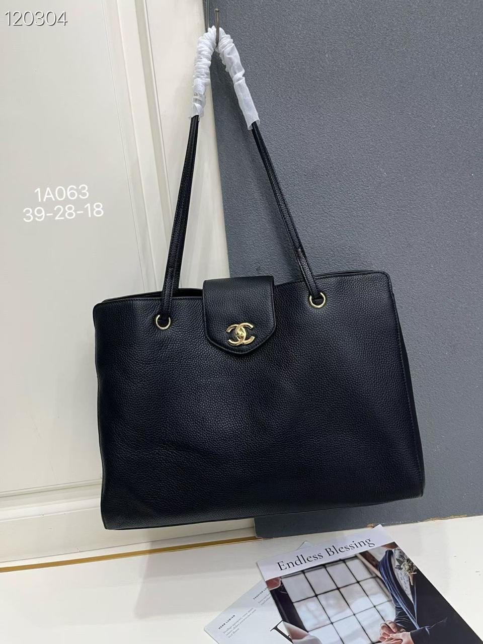 Chanel bag tote