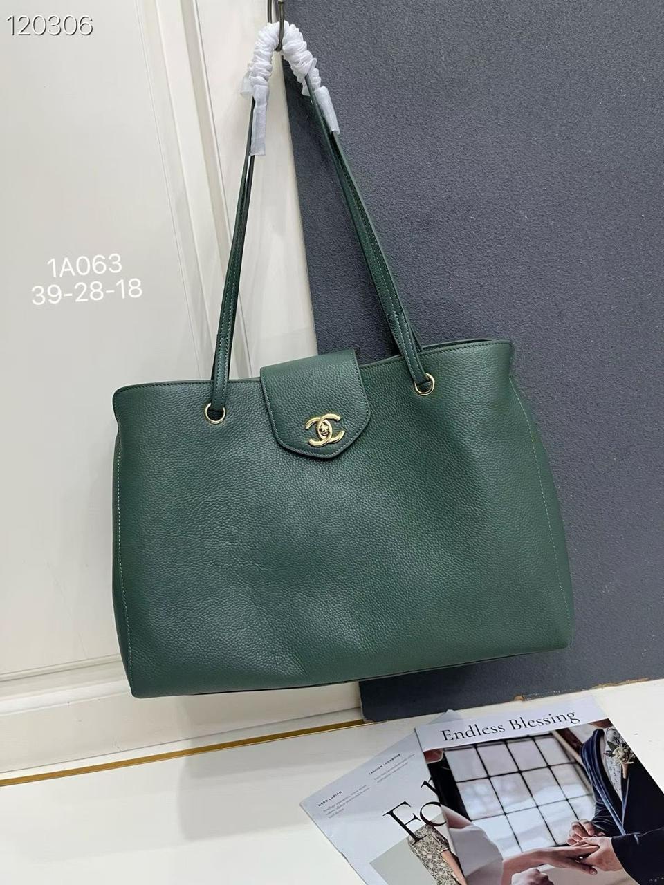 Chanel bag tote
