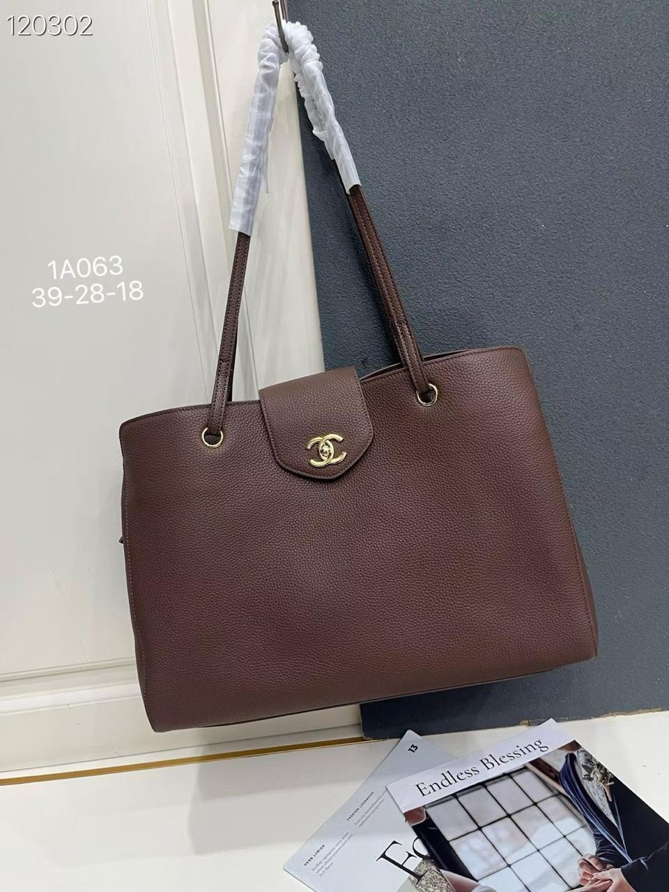 Chanel bag tote