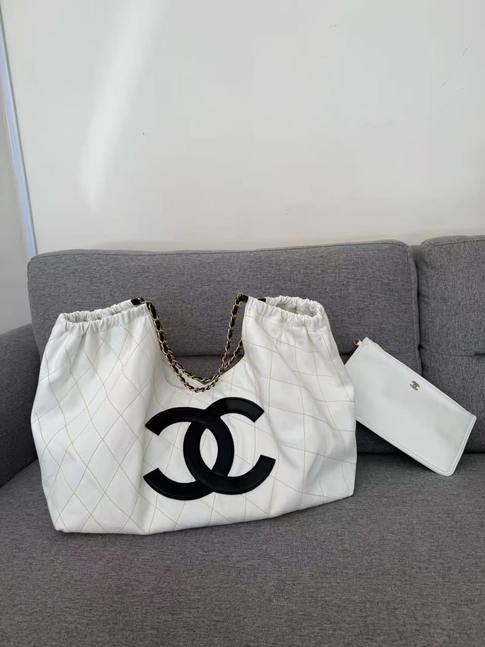 Chanel bag tote