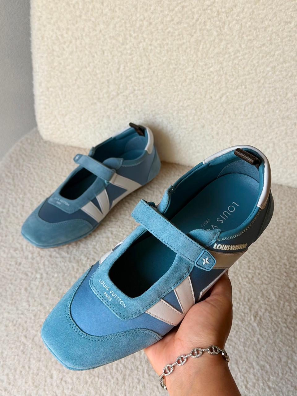 Lv sneakers