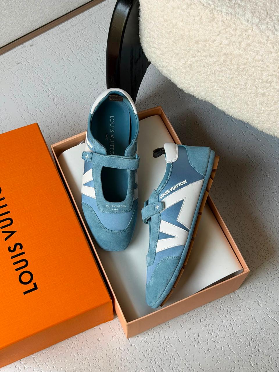 Lv sneakers
