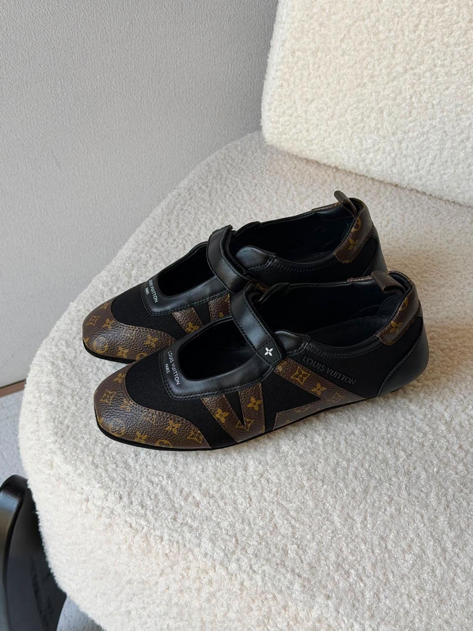 Lv sneakers