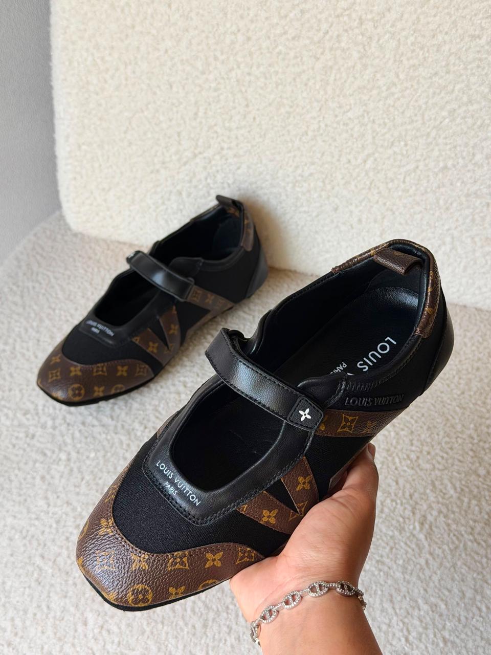 Lv sneakers