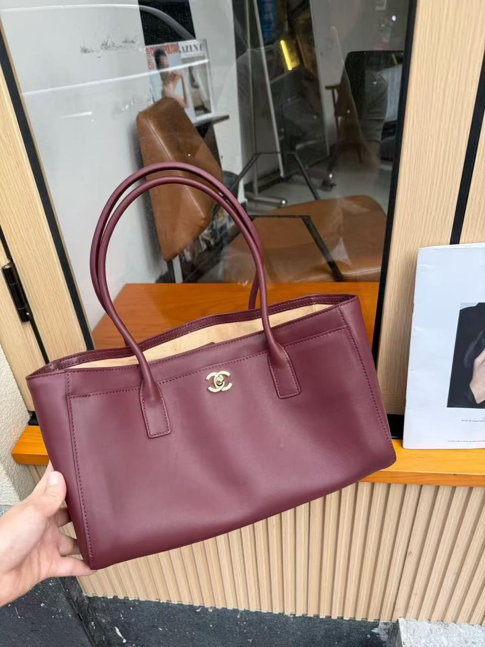 Chanel bag tote