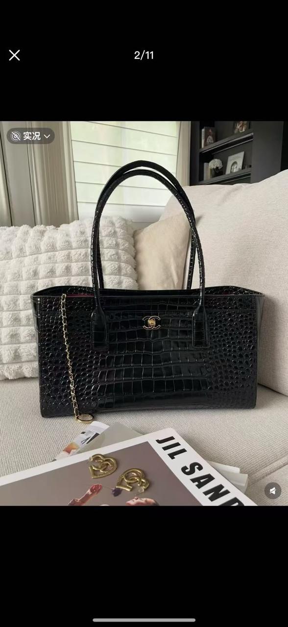 Chanel bag tote