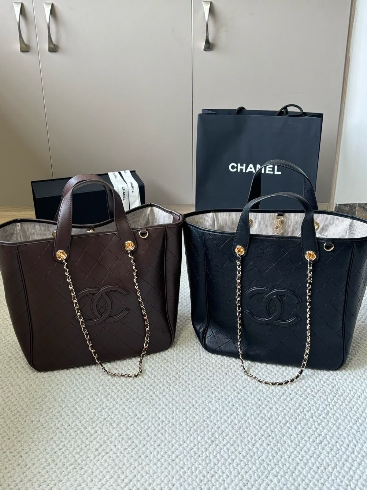 Chanel bag tote